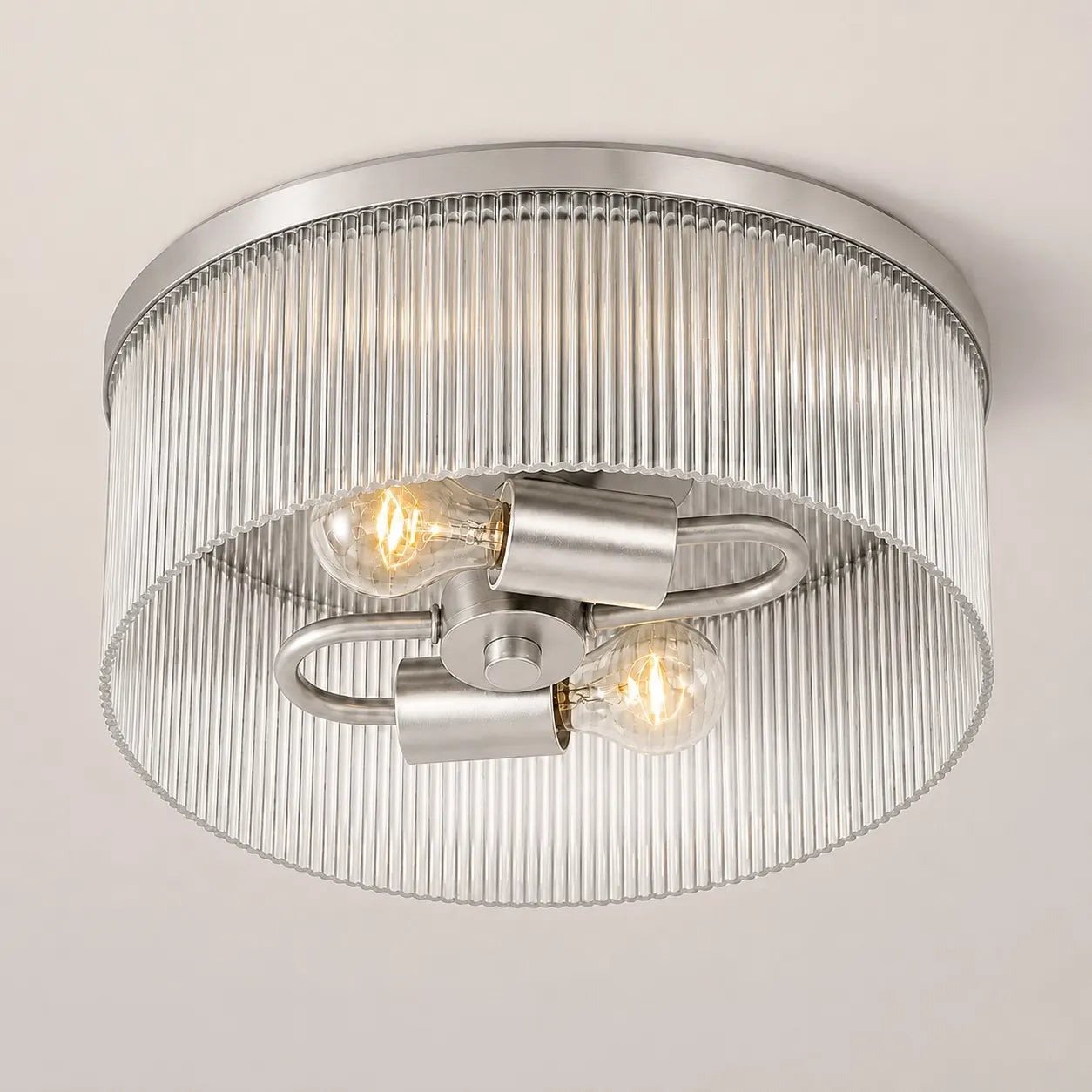 Ronde Plafondlamp met Geribbeld Glas en Landelijke Afwerking – Warm Sfeerlicht voor Lage Plafonds | Sansoti