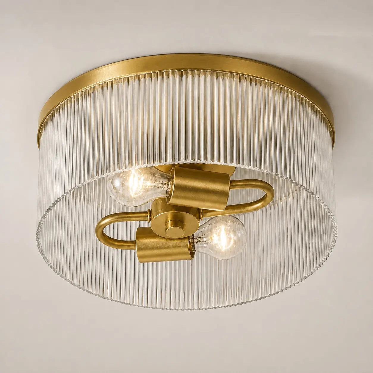 Ronde Plafondlamp met Geribbeld Glas en Landelijke Afwerking – Warm Sfeerlicht voor Lage Plafonds | Sansoti