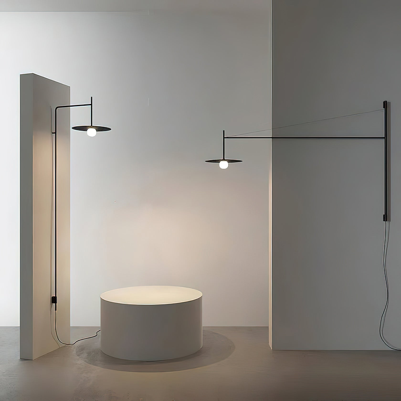 Verstelbare Wandlamp met Zwenkarm | Mondgeblazen Glazen Kap | Stekkermodel | Sansoti