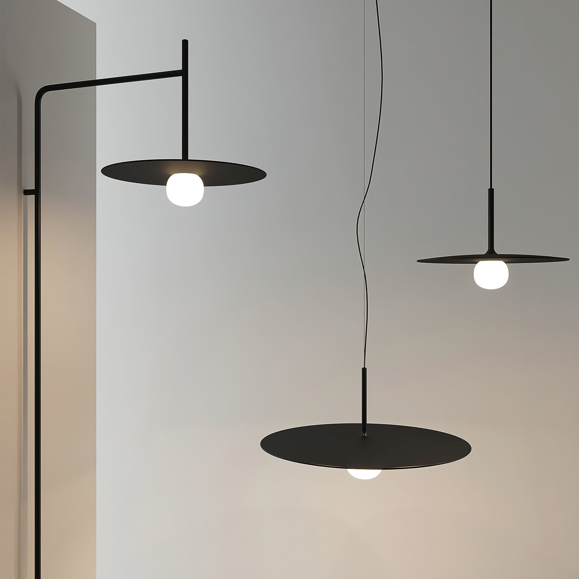 Verstelbare Wandlamp met Zwenkarm | Mondgeblazen Glazen Kap | Stekkermodel | Sansoti