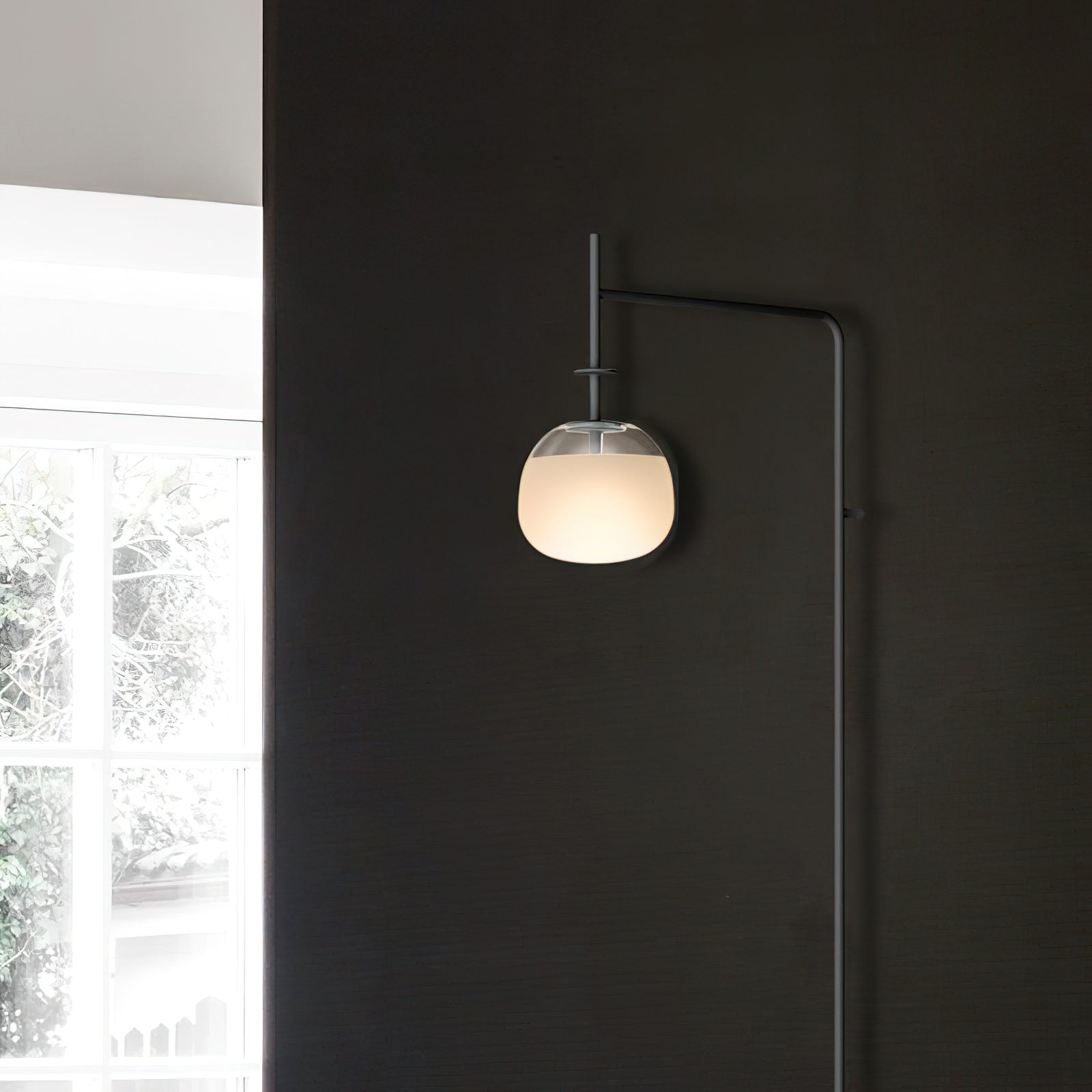 Verstelbare Wandlamp met Zwenkarm | Mondgeblazen Glazen Kap | Stekkermodel | Sansoti