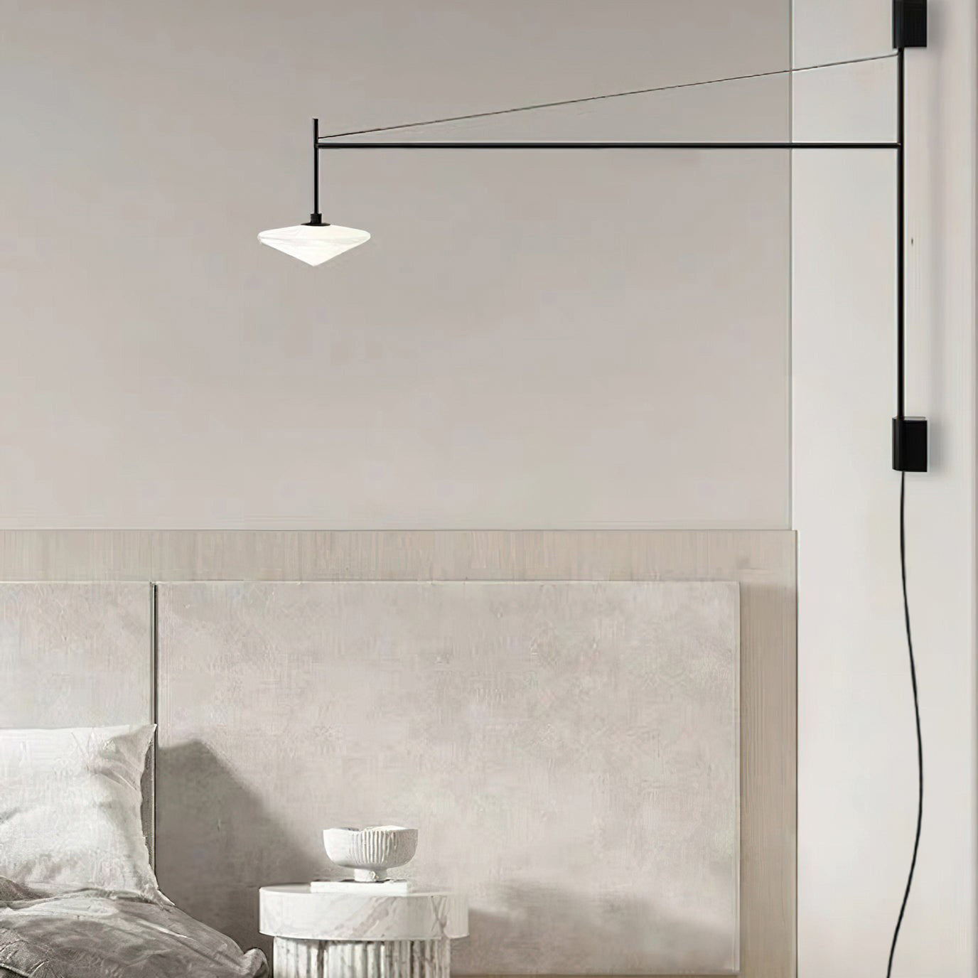 Verstelbare Wandlamp met Zwenkarm | Mondgeblazen Glazen Kap | Stekkermodel | Sansoti
