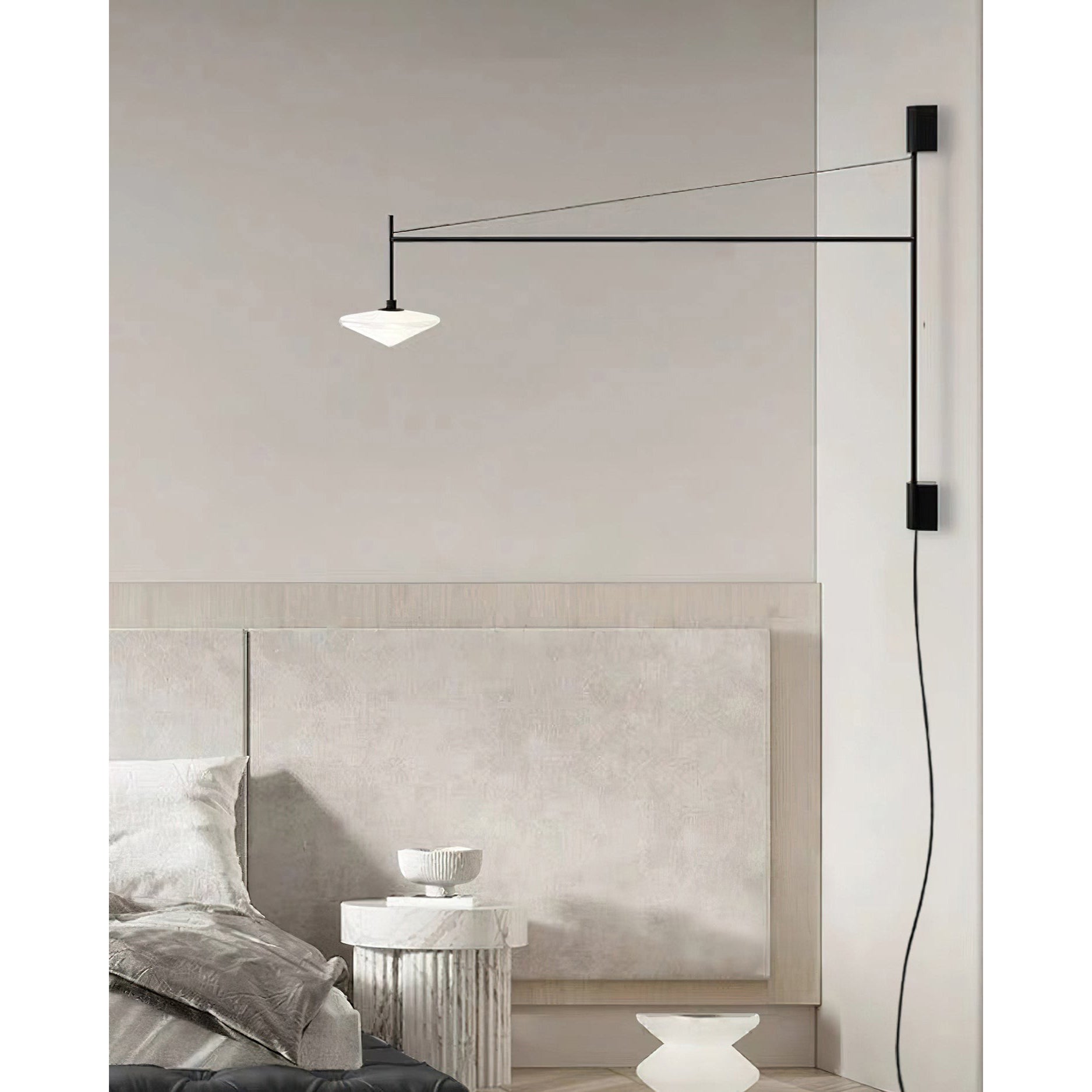 Verstelbare Wandlamp met Zwenkarm | Mondgeblazen Glazen Kap | Stekkermodel | Sansoti