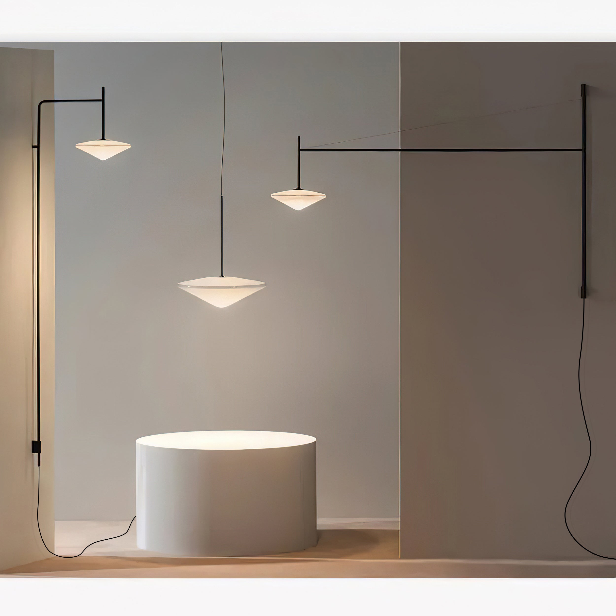 Verstelbare Wandlamp met Zwenkarm | Mondgeblazen Glazen Kap | Stekkermodel | Sansoti