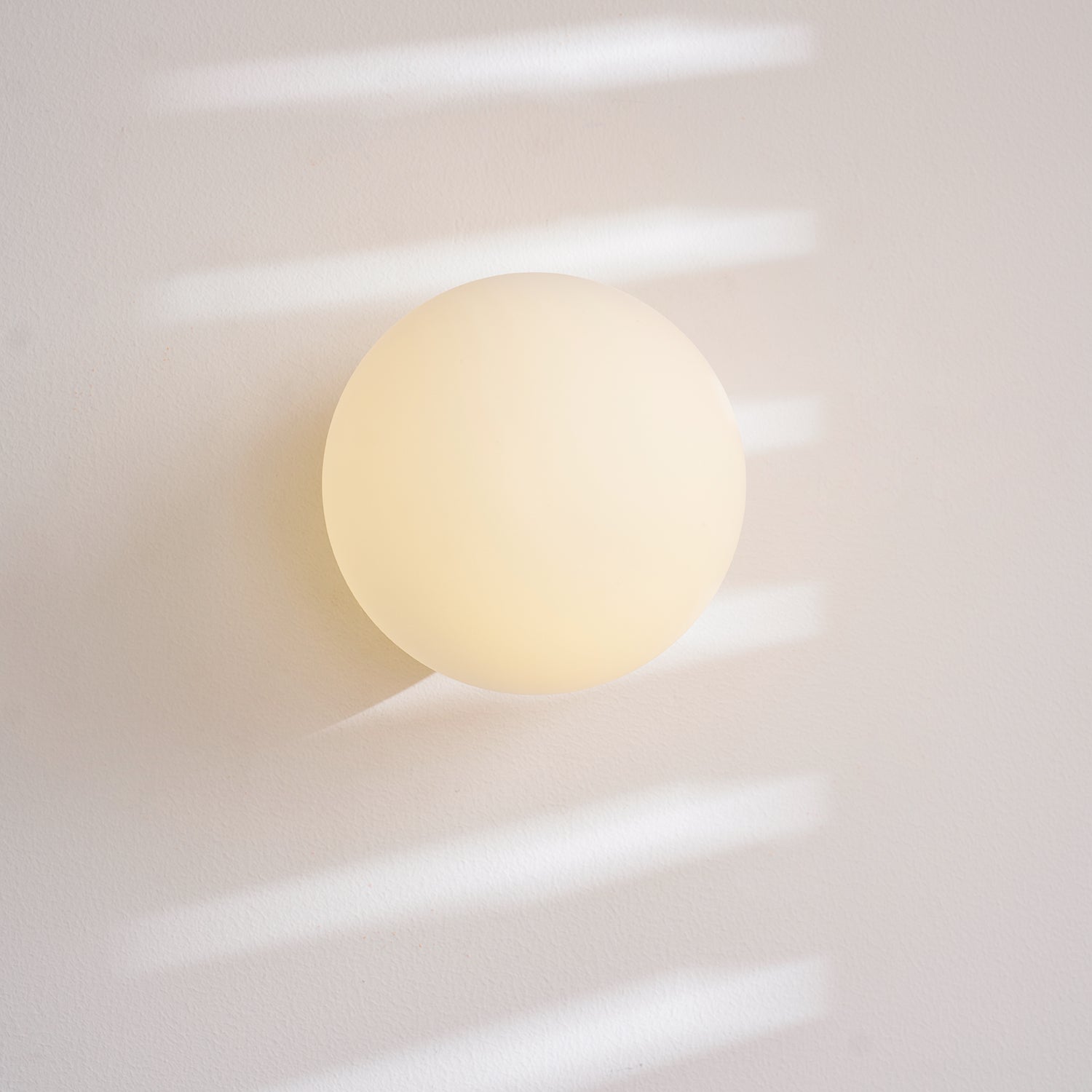 Glazen Wandlamp met Gouden of Zilveren Fitting – Modern Design voor Slaapkamer en Woonkamer | Sansoti
