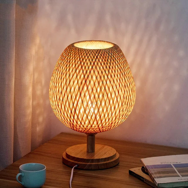 Rustieke Bamboe Tafellamp met Handgemaakte Houten Voet – Vintage Sfeerverlichting voor Woonkamer, Slaapkamer en Bureau | Sansoti