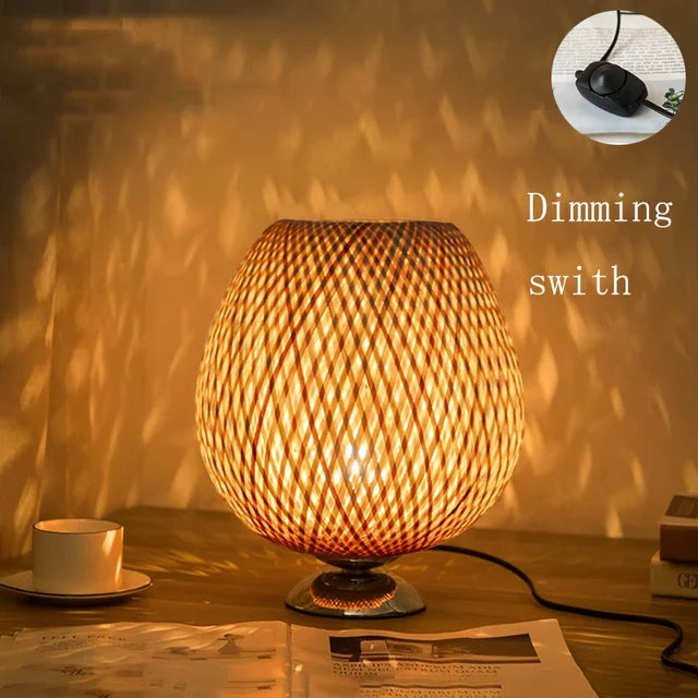 Rustieke Bamboe Tafellamp met Handgemaakte Houten Voet – Vintage Sfeerverlichting voor Woonkamer, Slaapkamer en Bureau | Sansoti