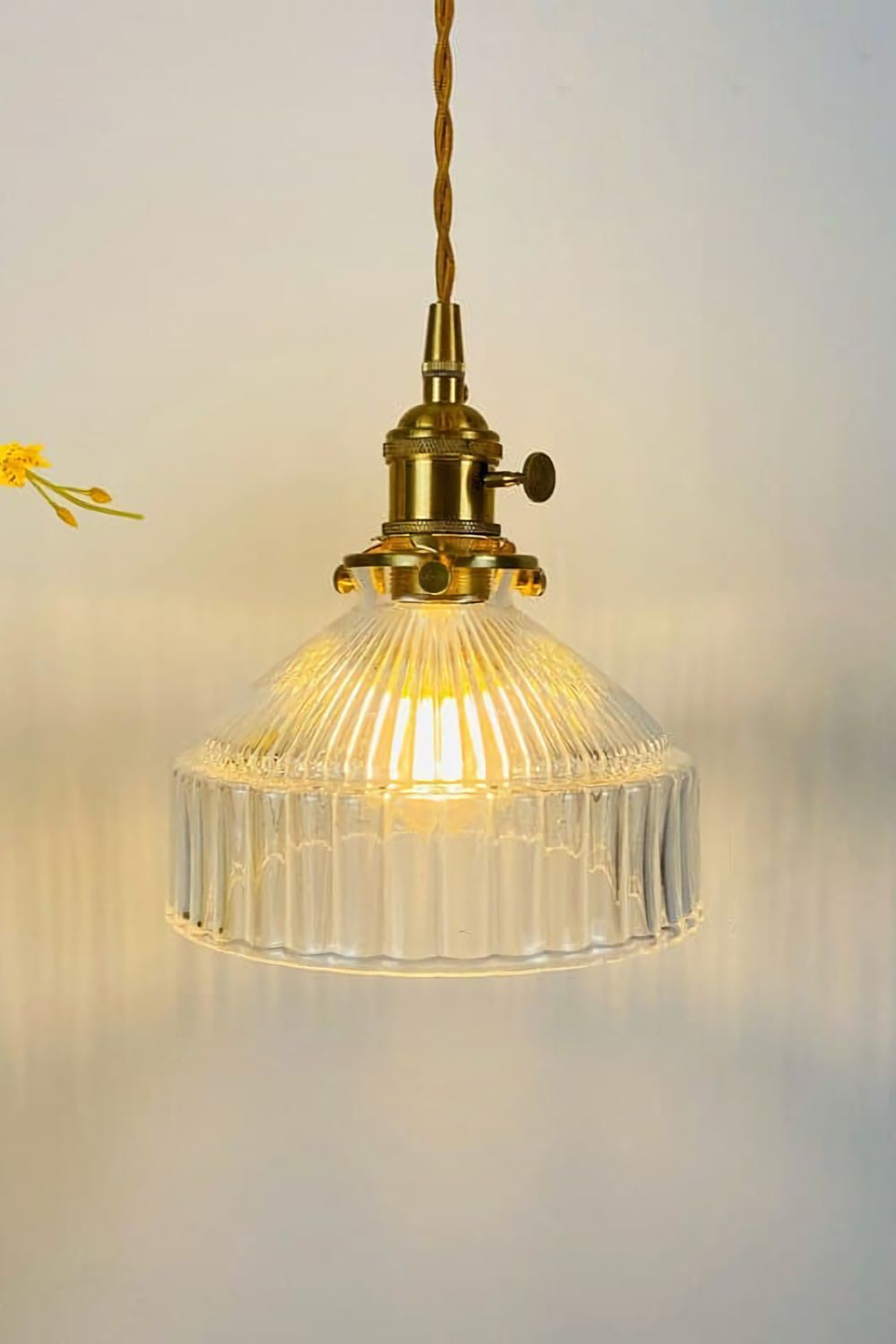 Suspension en verre et laiton, lumière chaude, entrée, chambre et salon, style rétro, éclairage d’ambiance, design vintage, plafonnier | Sansoti