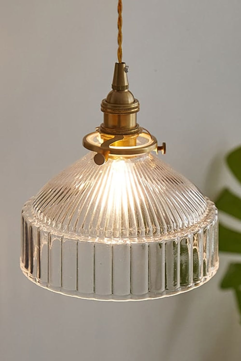 Suspension en verre et laiton, lumière chaude, entrée, chambre et salon, style rétro, éclairage d’ambiance, design vintage, plafonnier | Sansoti