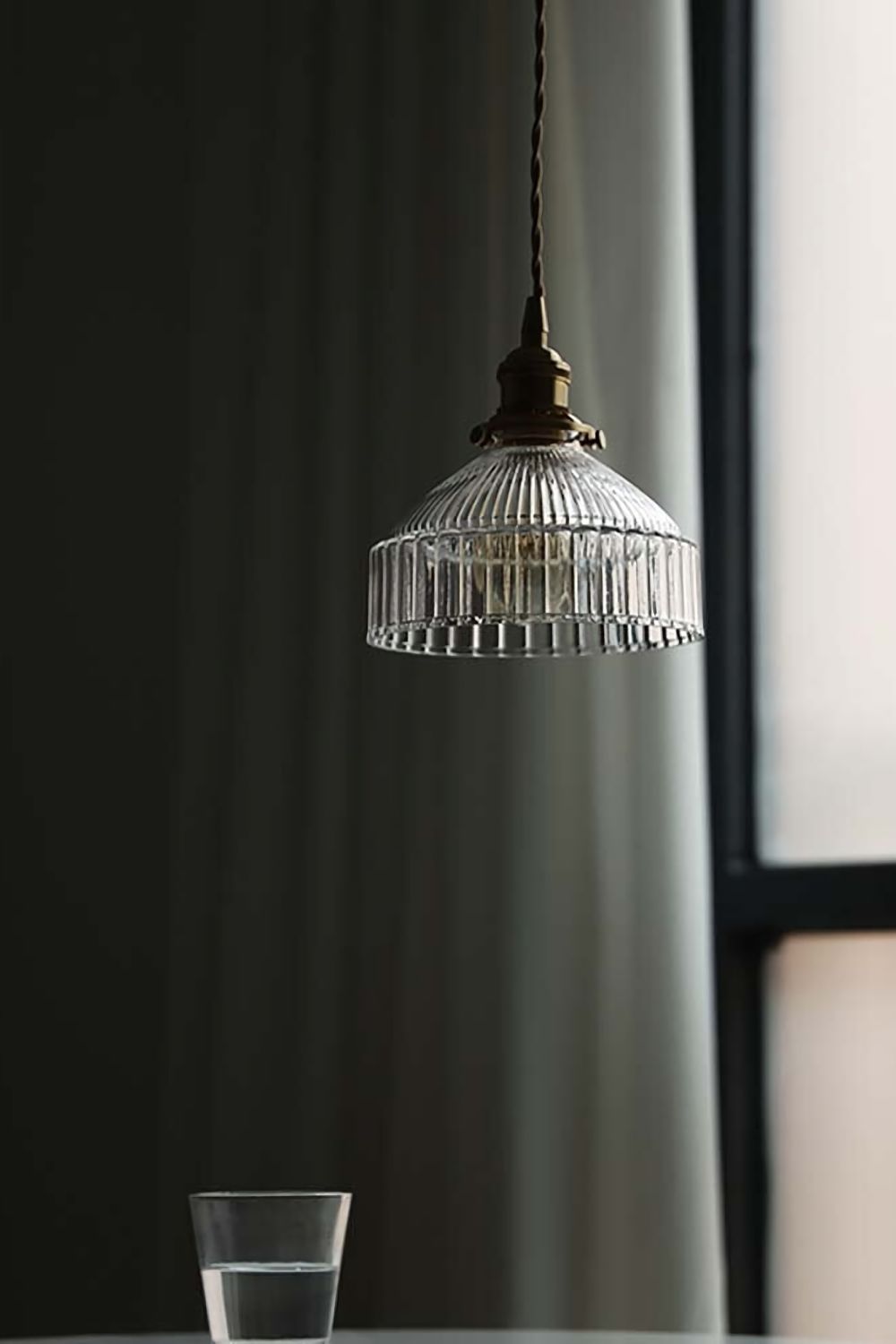 Suspension en verre et laiton, lumière chaude, entrée, chambre et salon, style rétro, éclairage d’ambiance, design vintage, plafonnier | Sansoti