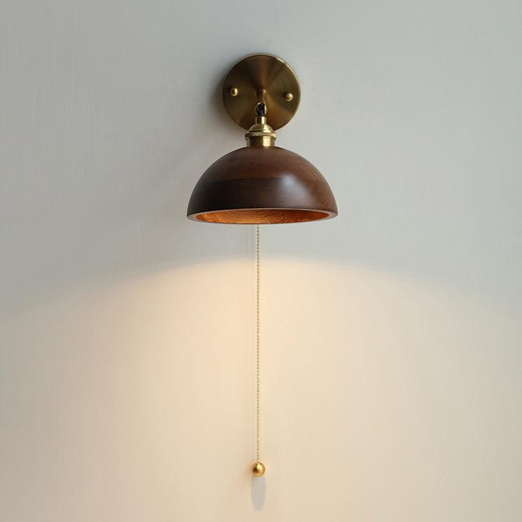 Vintage Wandlamp met Walnoothouten Kap en Messing Armatuur – Dubbele Schakelaar Design | Sansoti
