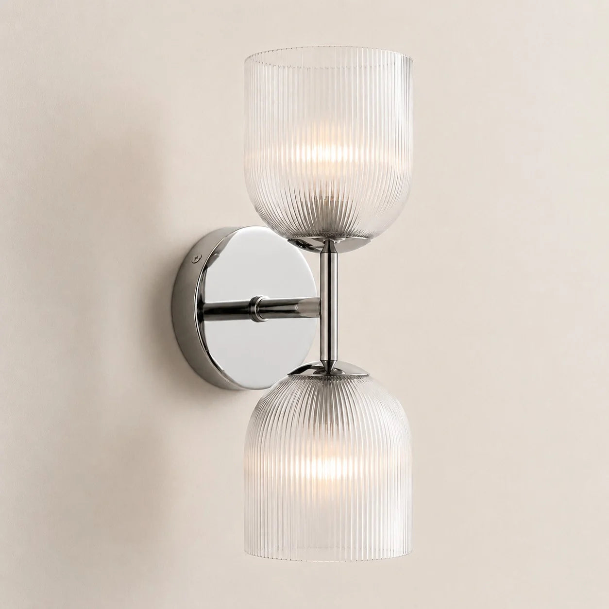 Wandlamp met geribbeld glas en koperen finish voor hal, slaapkamer en badkamer | Sansoti
