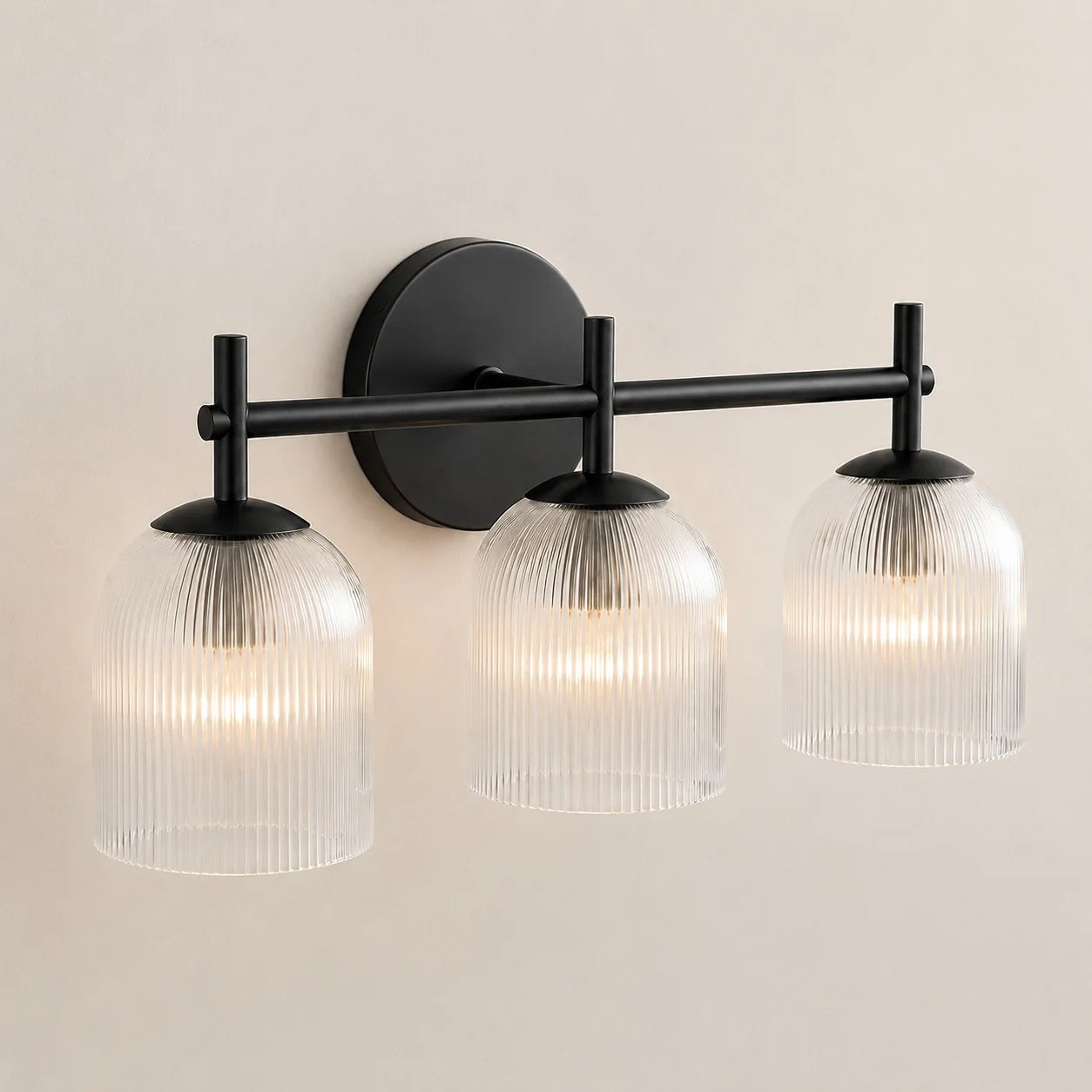 Wandlamp met geribbeld glas en koperen finish voor hal, slaapkamer en badkamer | Sansoti