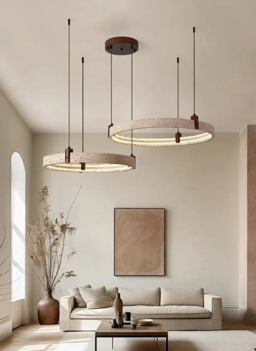 Runde Naturstein-Deckenleuchte aus Travertin, dimmbare LED-Hängeleuchte für Wohnzimmer und Esszimmer, luxuriöses Design-Interieur | Sansoti
