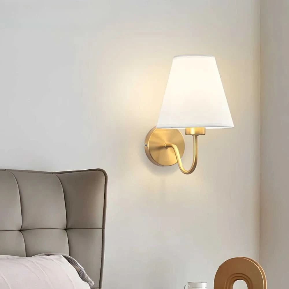 Oplaadbare LED Wandlamp met Afstandsbediening 5W Zwart Goud Accent voor Slaapkamer Hal Woonkamer Draadloze Verlichting | Sansoti