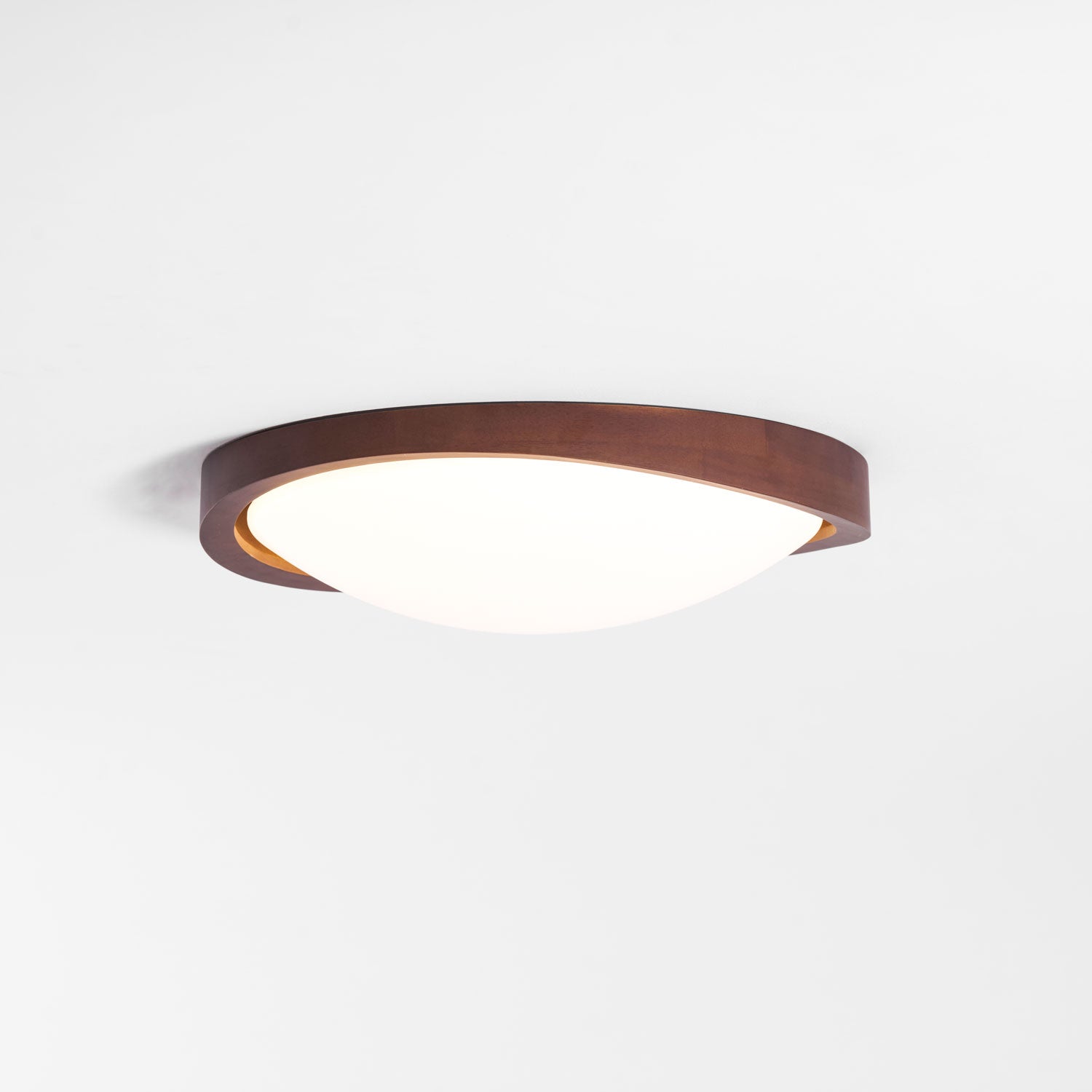 Houten Plafondlamp met Gebogen Rand – Scandinavisch Design met Walnoot Afwerking & Warme Verlichting voor Woonkamer Slaapkamer | Sansoti