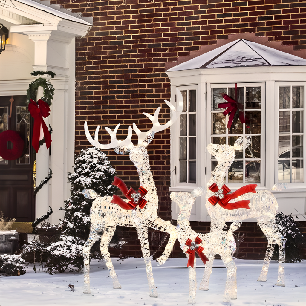 Verlichte Rendierenfamilie Decoratie Rotan Design Voor Tuin Gouden Finish Outdoor Kerstverlichting Set 3-Delig | Sansoti