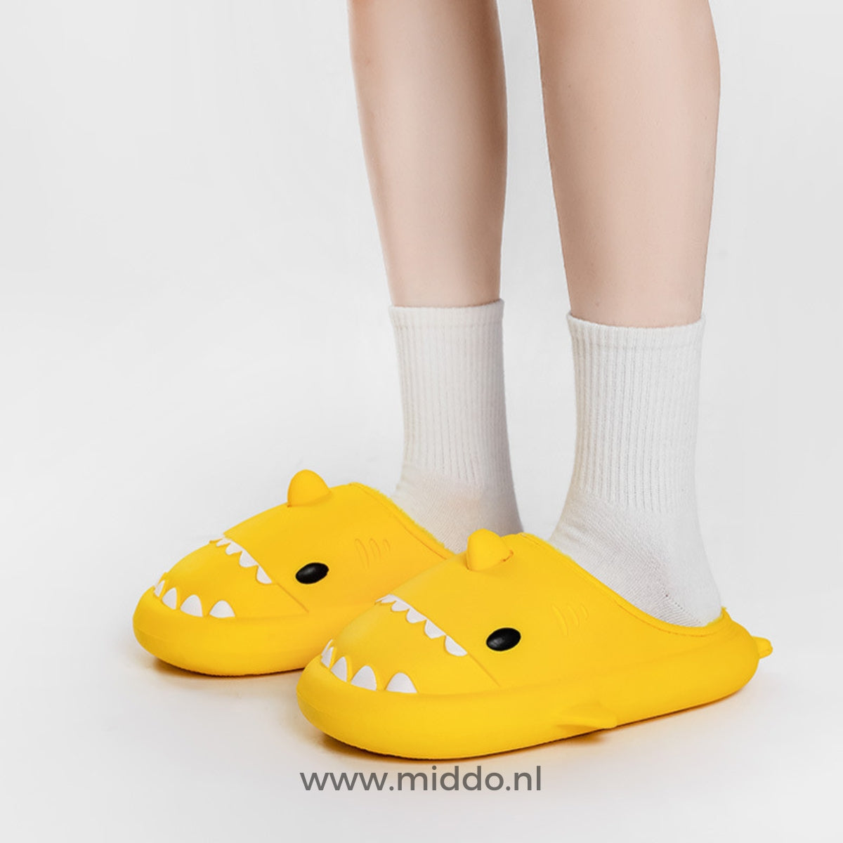 Chaussons en forme de requin en peluche, semelle antidérapante en EVA, chauds et confortables, chaussures d'intérieur pour femmes et hommes, pour l'intérieur et l'extérieur | Sansoti