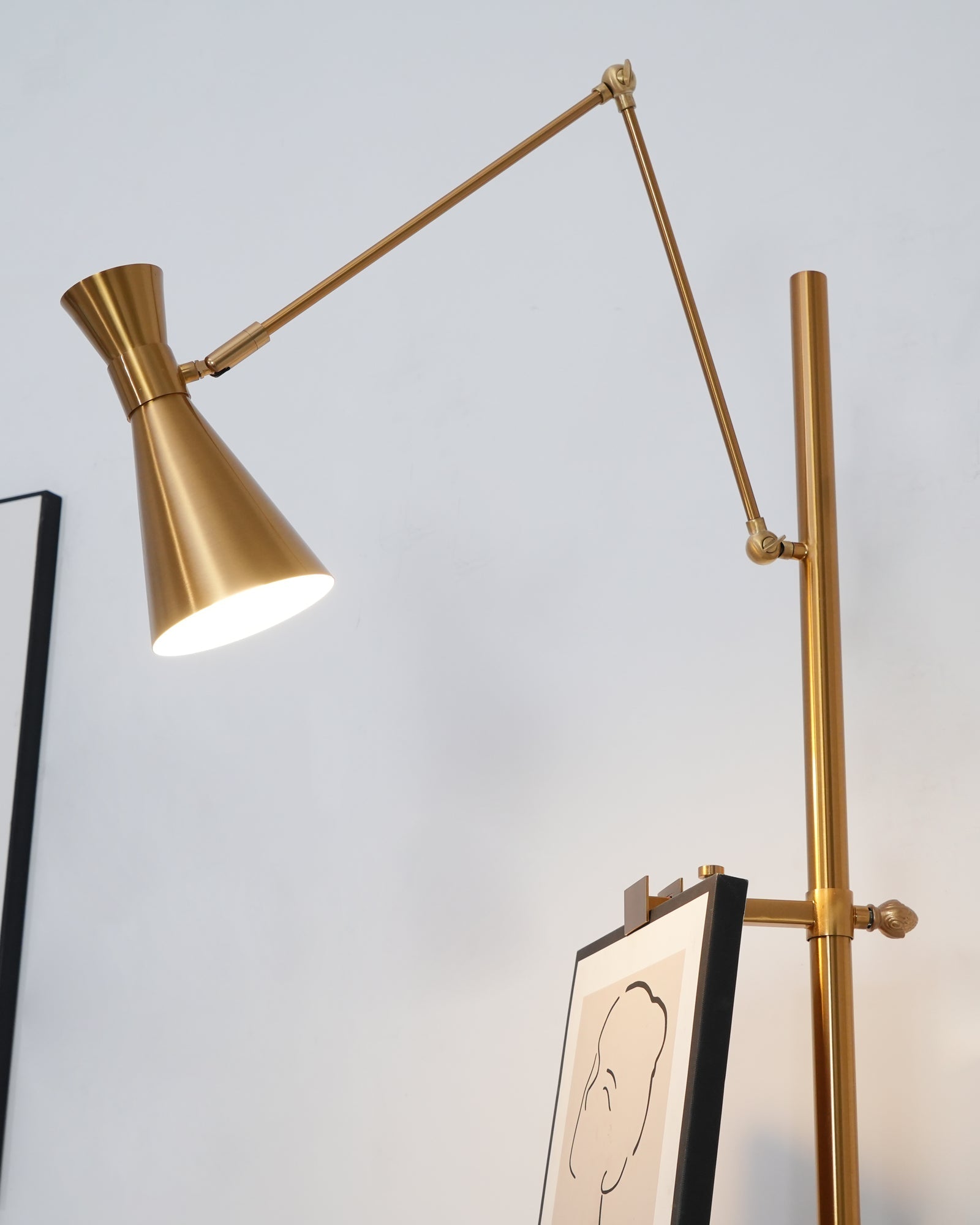 Vloerlamp met Ezelhouder Goudkleurig Frame Marmeren Voet E26/E27 Max 40W Moderne Verlichting voor Kunstwerken en Interieur | Sansoti
