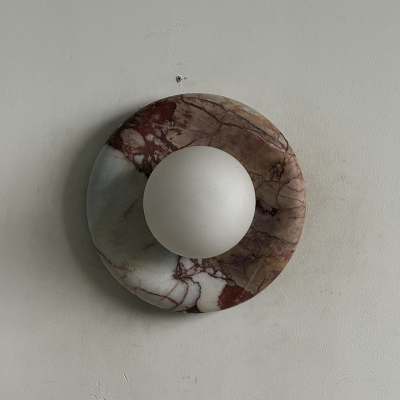 Runde Design-Wandleuchte mit Marmorrückwand und Glaskugel für Flur und Schlafzimmer | Restfield