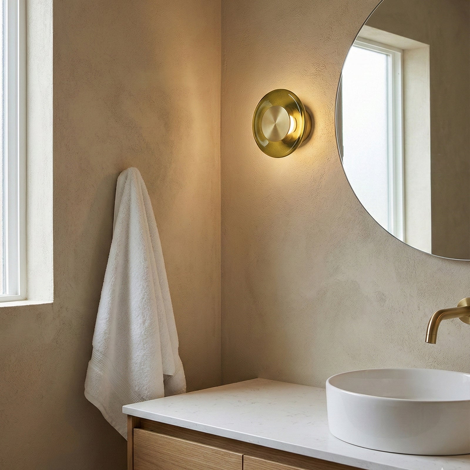 Wandlamp met Groen Glas & Gouden Afwerking – Moderne Verlichtingsaccent voor Hal en Slaapkamer | Sansoti