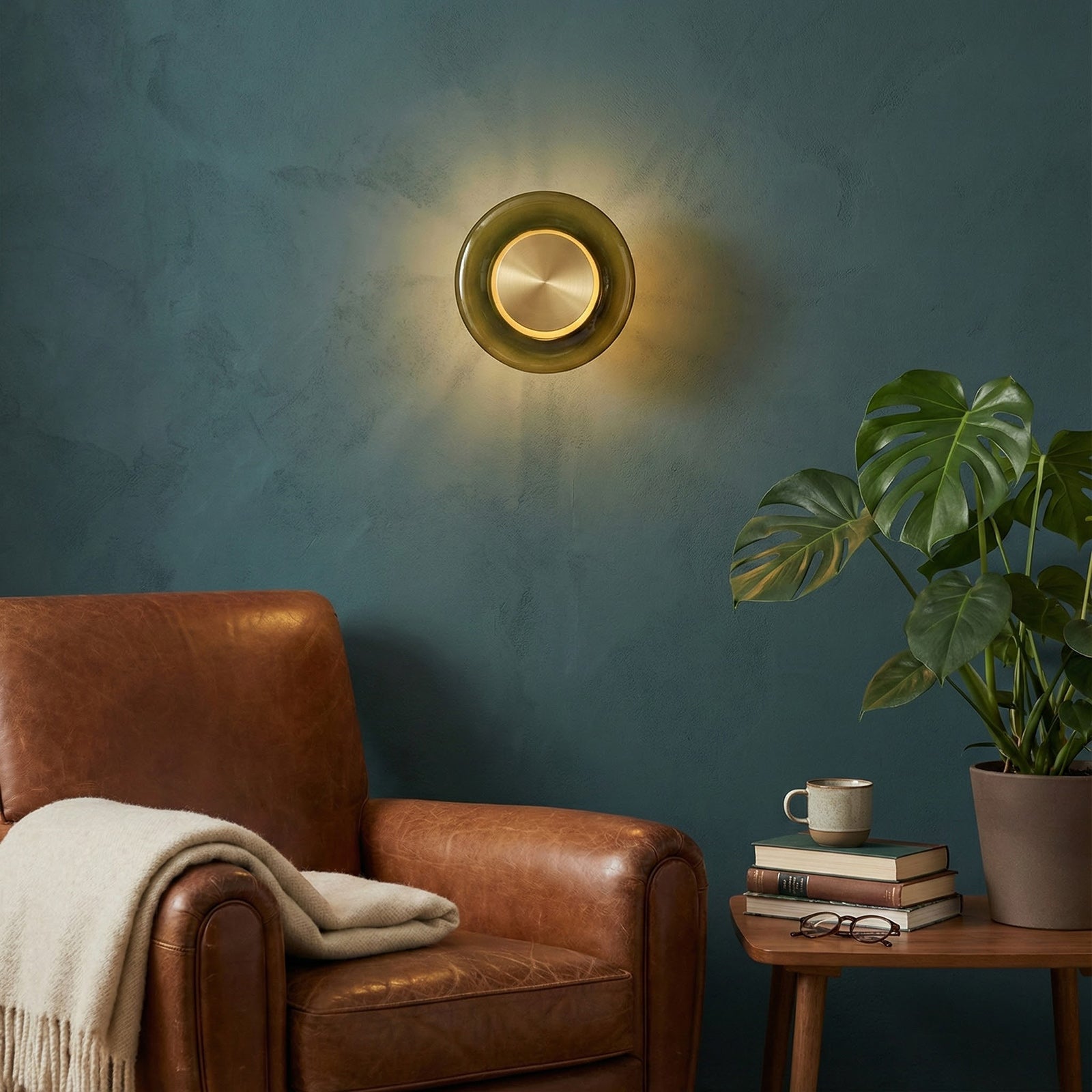 Wandlamp met Groen Glas & Gouden Afwerking – Moderne Verlichtingsaccent voor Hal en Slaapkamer | Sansoti