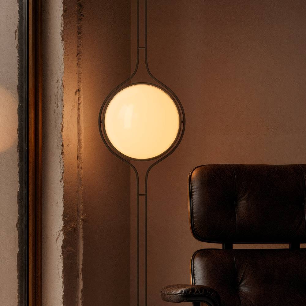 Skulpturale Stehleuchte mit vertikaler Lichtsäule und Acrylkugeln | Restfield