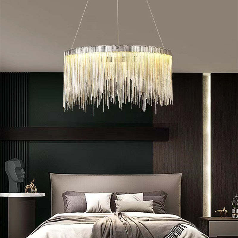 Suspension à chaîne avec pampilles LED en métal doré, argenté ou or rose pour salle à manger, salon ou chambre | Sansoti
