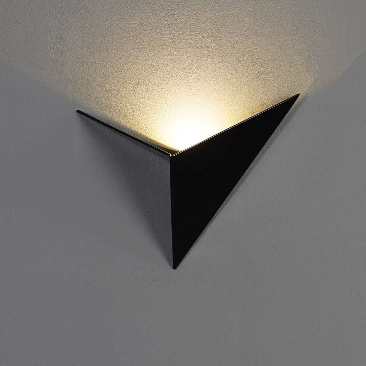 Geometrische Wandlamp Driehoek LED Dimbaar Nordic Design Zwart Wit Goud Verlichting Woonkamer Slaapkamer | Sansoti