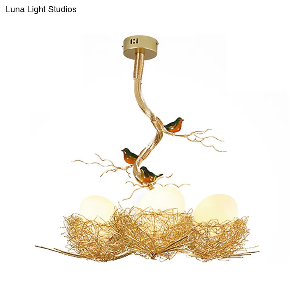 Kroonluchter Melkwit Glas met Vogels en Nest Goudkleurig 1 2 3 Lichtpunten Natuurgeïnspireerd Design | Sansoti