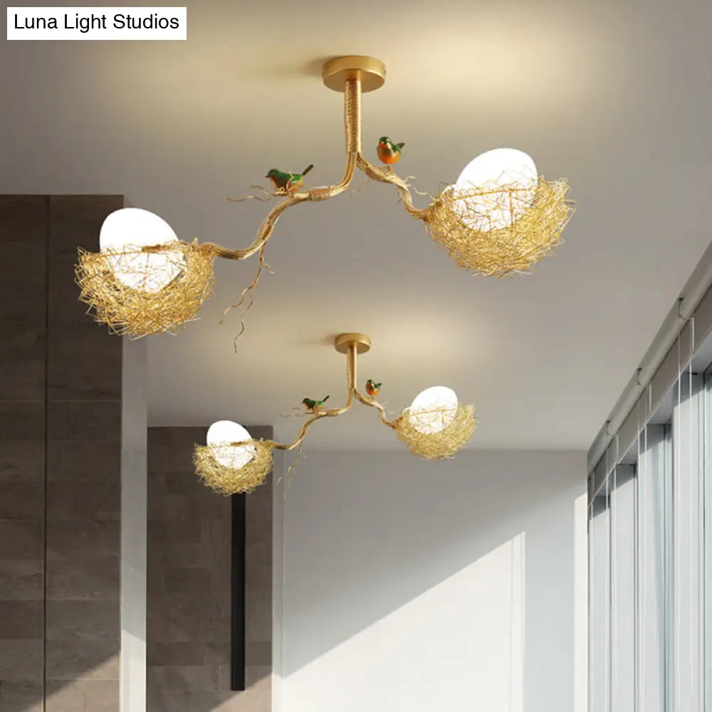 Kroonluchter Melkwit Glas met Vogels en Nest Goudkleurig 1 2 3 Lichtpunten Natuurgeïnspireerd Design | Sansoti