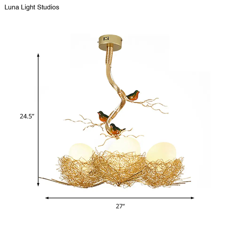 Kroonluchter Melkwit Glas met Vogels en Nest Goudkleurig 1 2 3 Lichtpunten Natuurgeïnspireerd Design | Sansoti