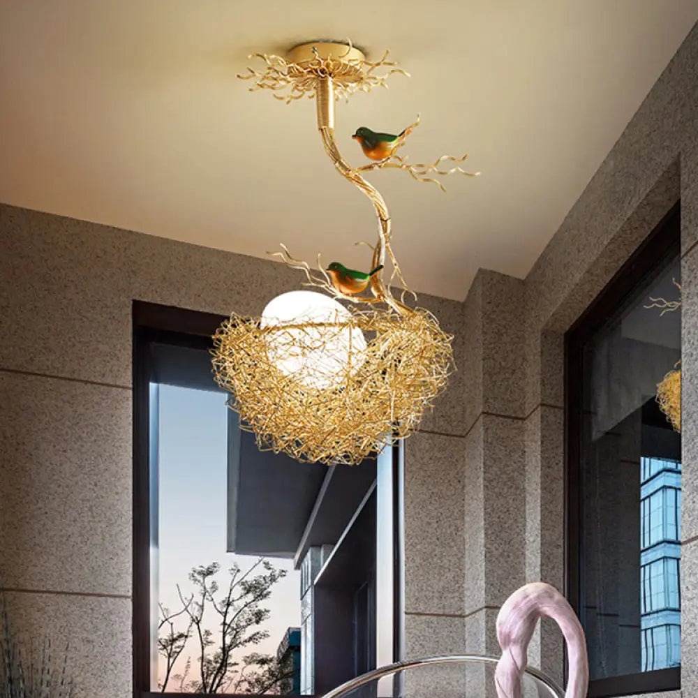 Kroonluchter Melkwit Glas met Vogels en Nest Goudkleurig 1 2 3 Lichtpunten Natuurgeïnspireerd Design | Sansoti