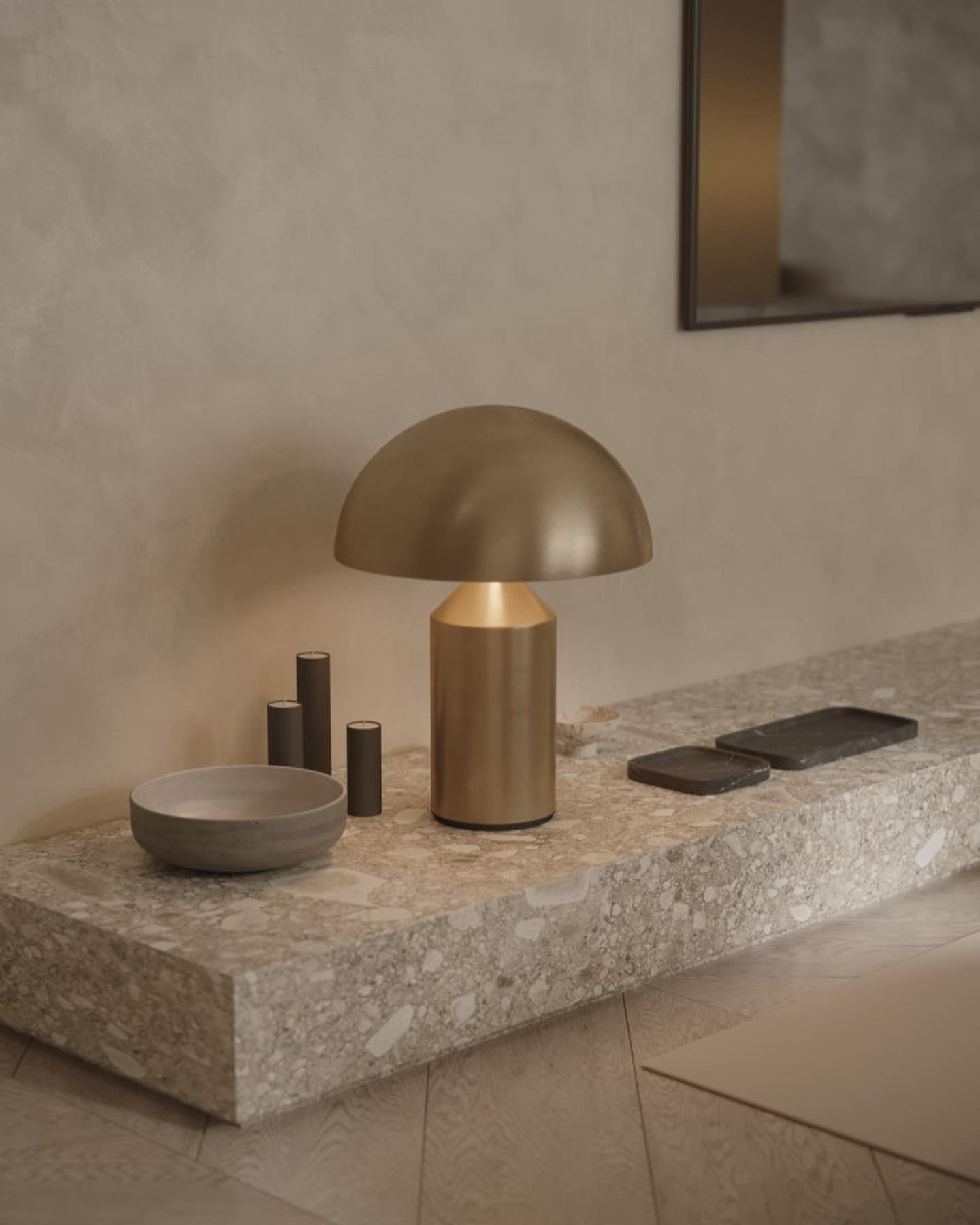 Metalen Tafellamp met Geometrische Vormen — Iconisch Italiaans Design in Twee Maten — Vijf Afwerkingen Verkrijgbaar | Sansoti
