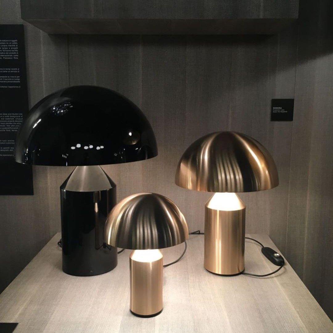 Metalen Tafellamp met Geometrische Vormen — Iconisch Italiaans Design in Twee Maten — Vijf Afwerkingen Verkrijgbaar | Sansoti