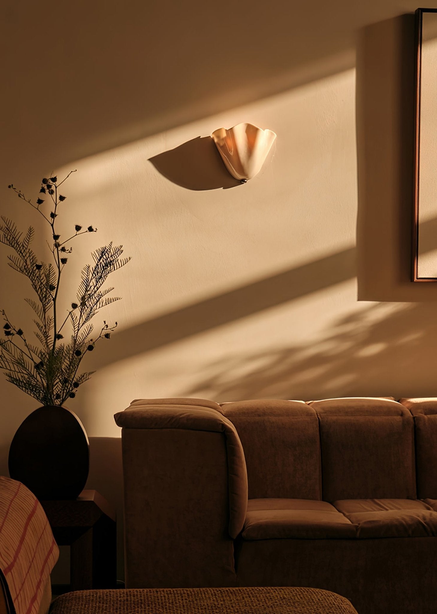 Petalia Wandlamp — Sculptural Petal-Geïnspireerde Glazen Wandverlichting met G9 Fitting en Hardwired Installatie (28 × 25 × 13 cm) | Sansoti