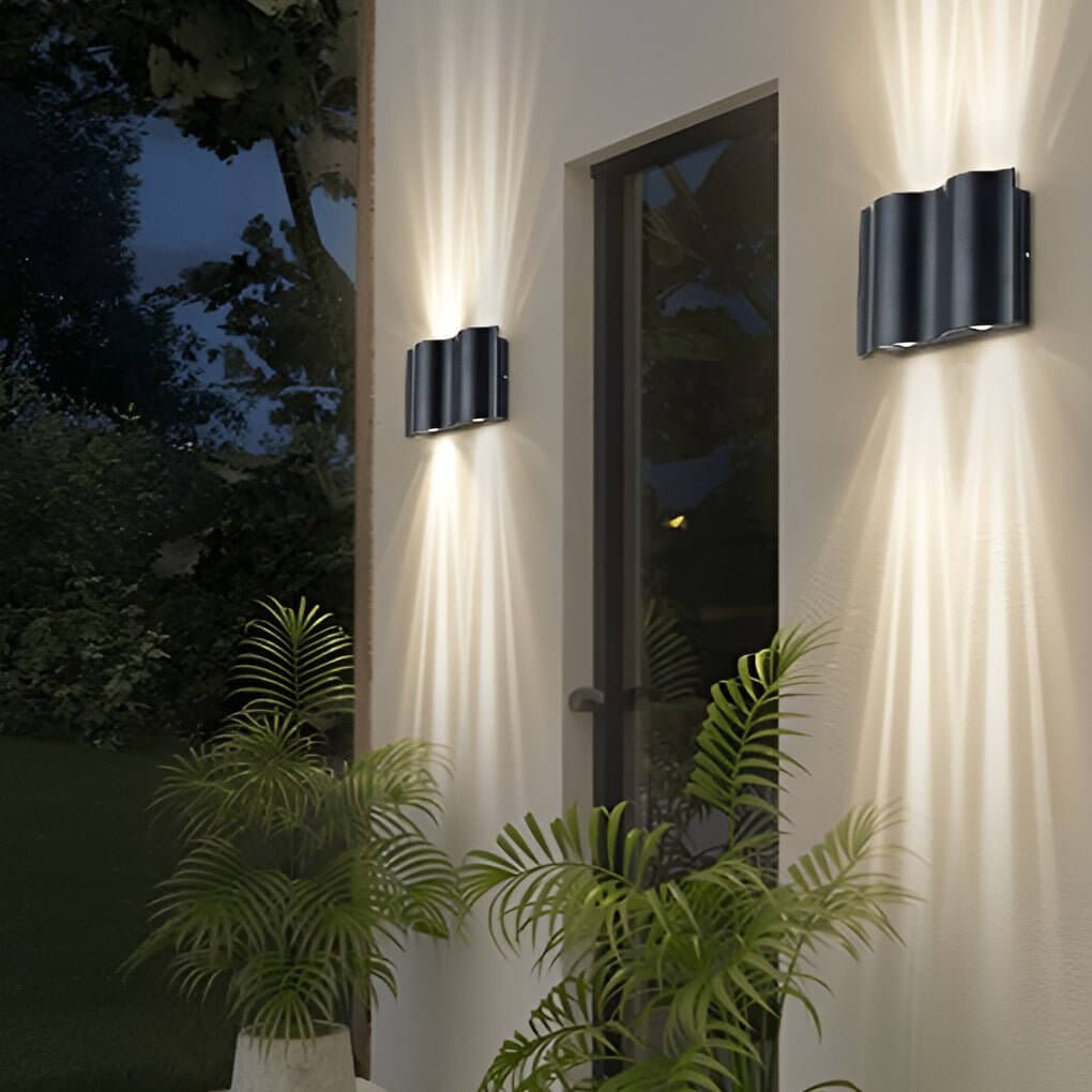 Applique murale extérieure moderne ondulée Up Down avec LED et protection IP54 | Restfield