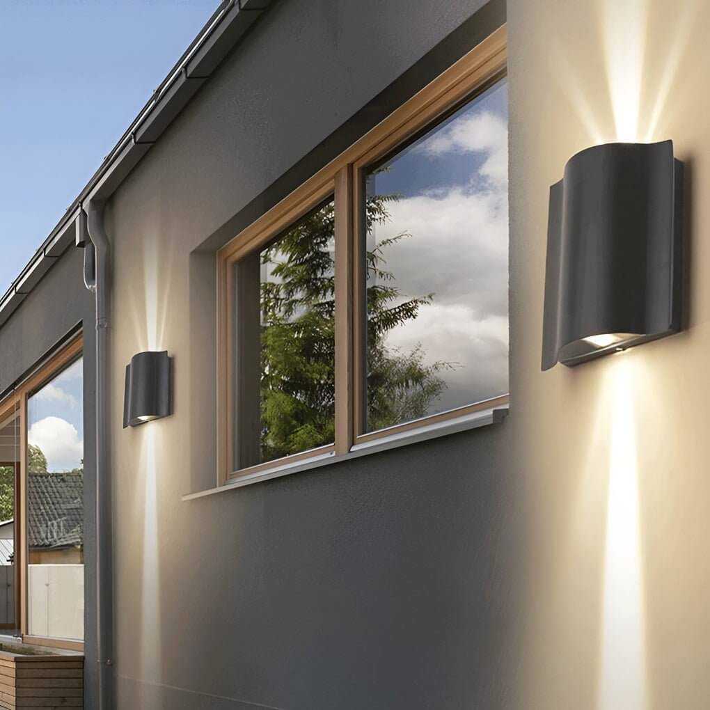 Applique murale extérieure moderne ondulée Up Down avec LED et protection IP54 | Restfield