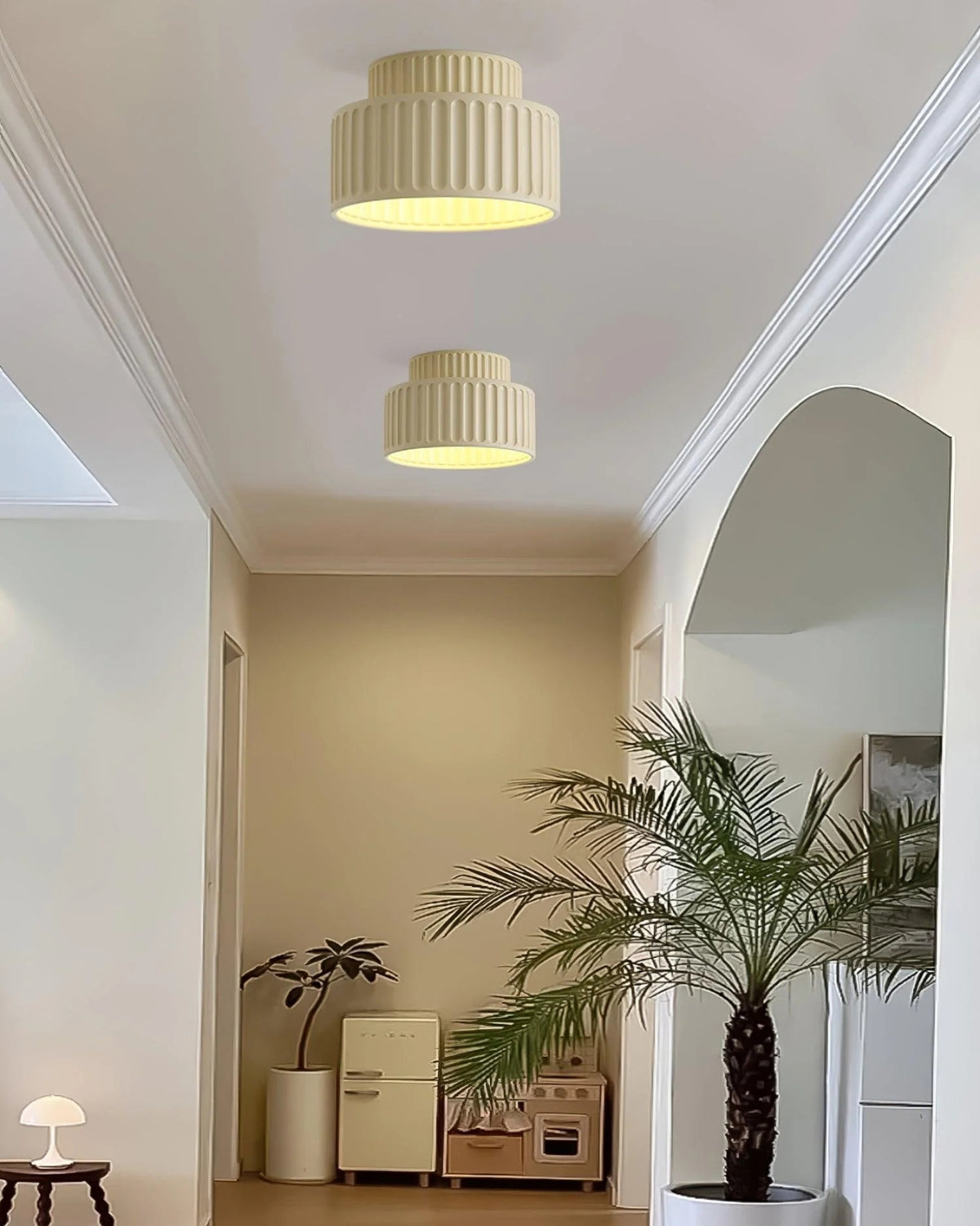 Geribde plafondlamp van hars met zachte sfeerverlichting | Sansoti