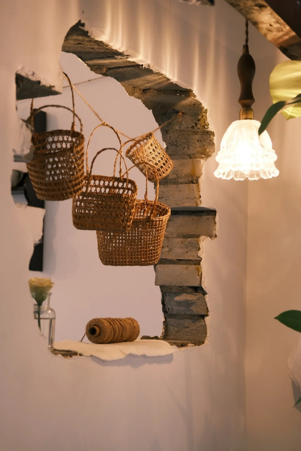 Franse Landelijke Hanglamp Glazen Kap Kwallen Design Transparant of Amber met Walnoot Greep Sfeerverlichting Eetkamer Elegante Plafondlamp | Sansoti
