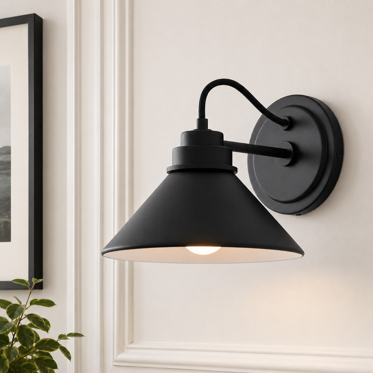 Globe Wandlamp met Gebogen Arm – Moderne Industriële Verlichting voor Badkamer, Slaapkamer en Gang | Sansoti