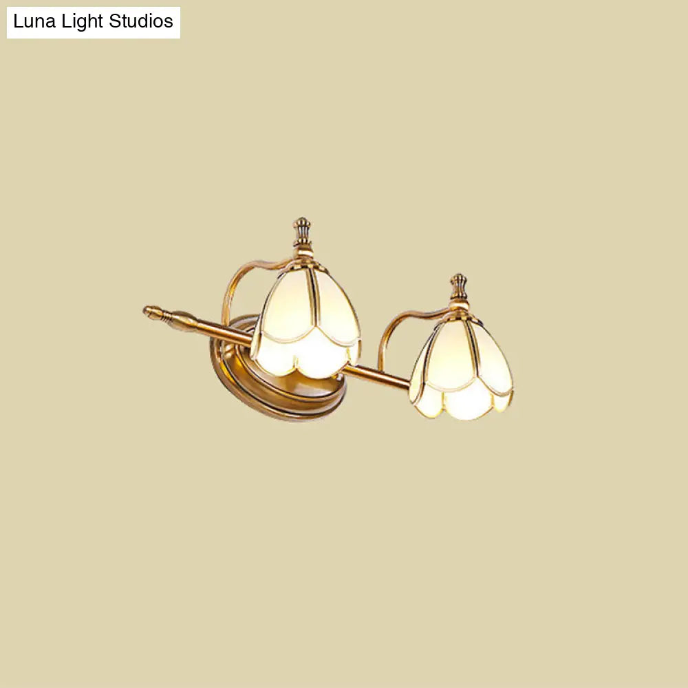 Wandlamp Messing met Opaalwit Glas – Vintage Badkamerlamp 3 Lichtpunten Schelpmotief Wandverlichting E26/E27 Klassieke Stijl | Sansoti