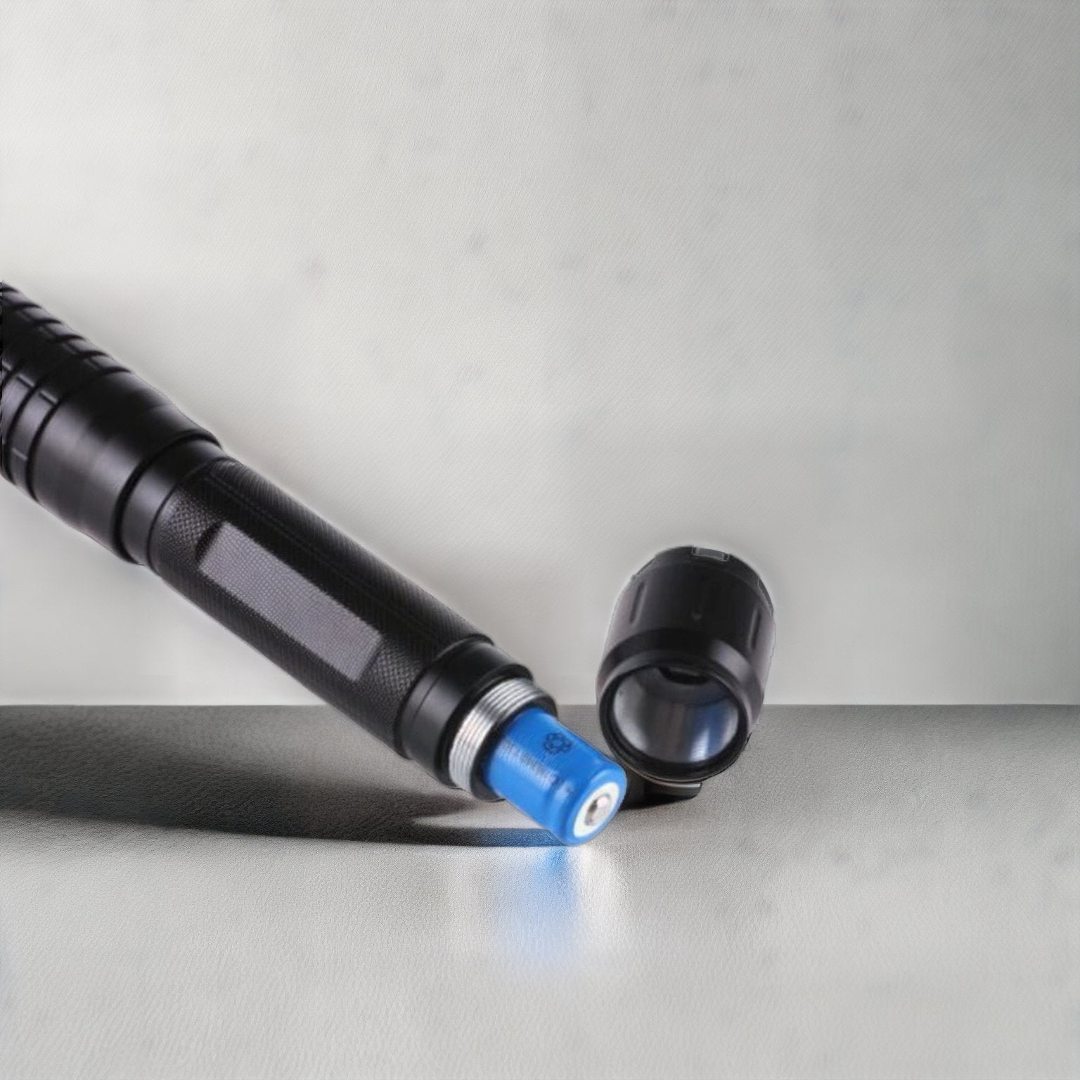 Krachtige Blauwe Laserpen 450nm met Verstelbare Focus en Thermische Ontstekingsfunctie | Tactisch Bereik 5000m+ | Aluminium Behuizing | Oplaadbaar met 2x 16340 Batterijen | Sansoti