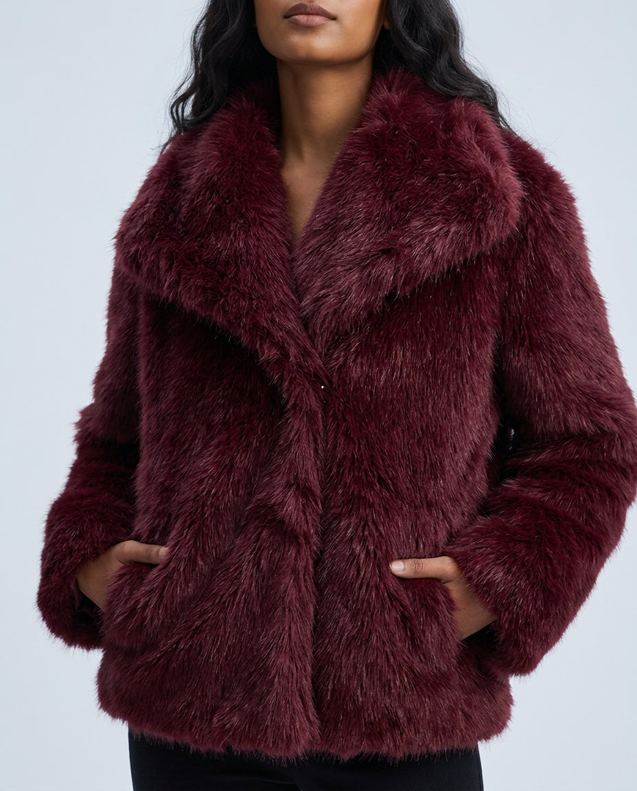 Nepbonten Damesjas met Oversized Kraag Winterjas Elegant Tijdloos Design Zachte Warmte Luxe Wintermode | Sansoti