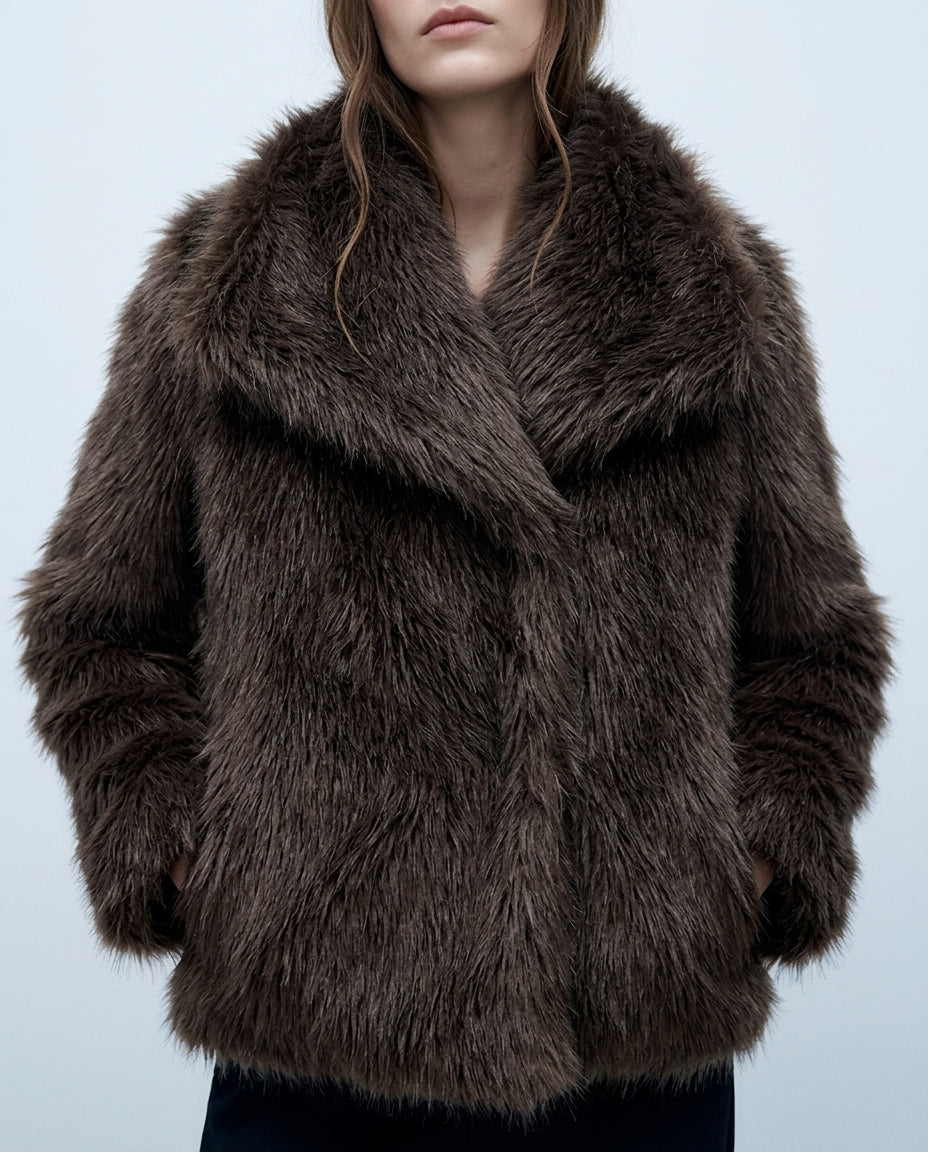 Nepbonten Damesjas met Oversized Kraag Winterjas Elegant Tijdloos Design Zachte Warmte Luxe Wintermode | Sansoti