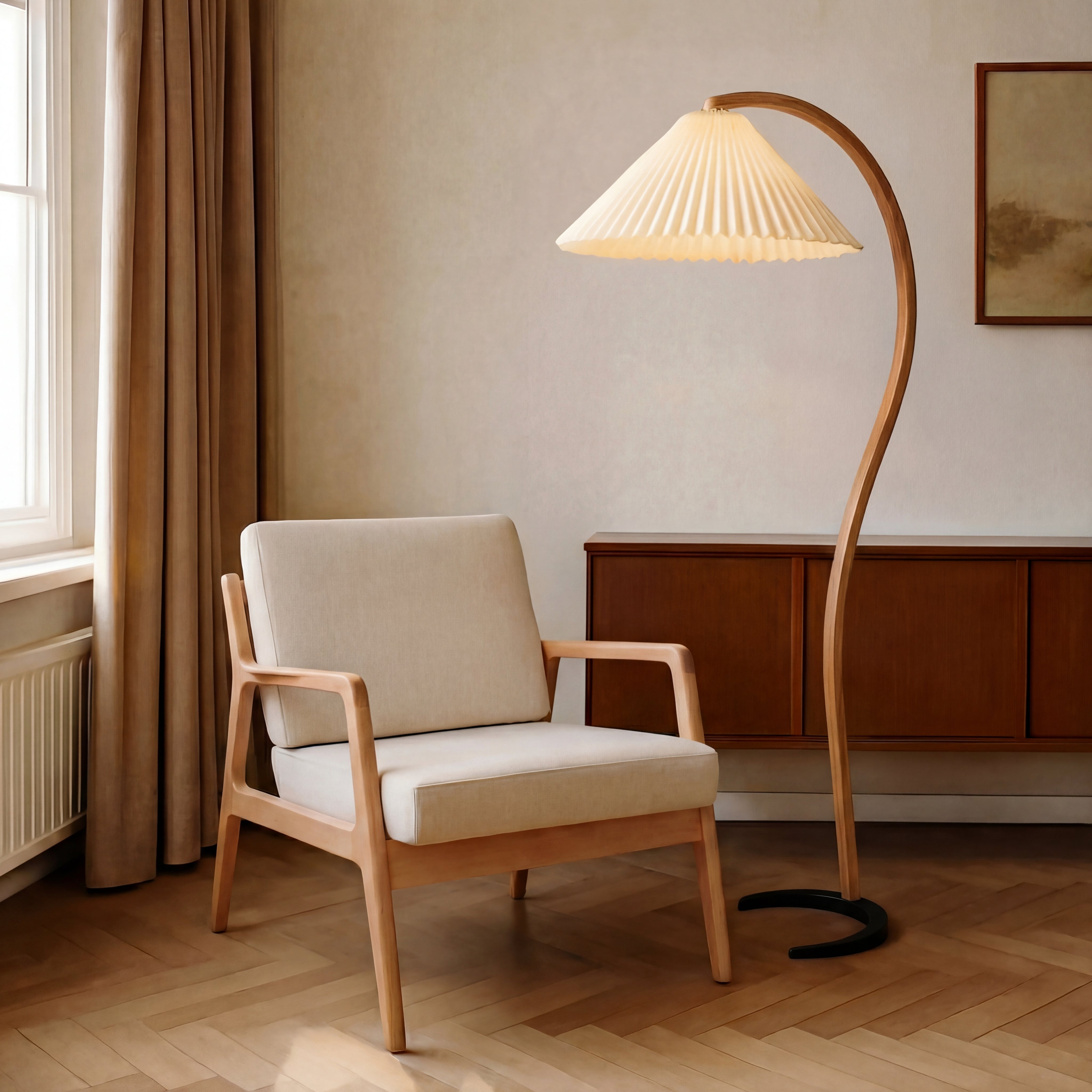 Lampadaire en hêtre courbé avec abat-jour en lin, lumière blanc chaud, pour coin lecture et salon, design scandinave sculptural | Sansoti