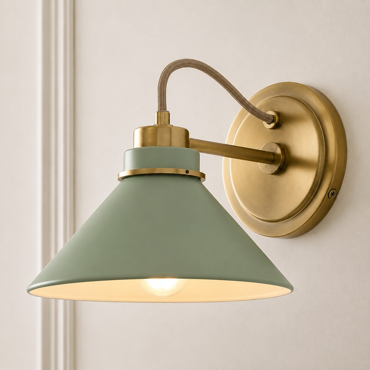 Globe Wandlamp met Gebogen Arm – Moderne Industriële Verlichting voor Badkamer, Slaapkamer en Gang | Sansoti
