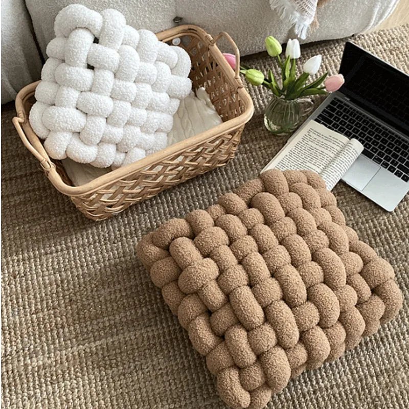 Coussin décoratif noué en coton pelucheux doux | Coussin d’assise décoratif au design scandinave pour le salon et la chambre | Sansoti