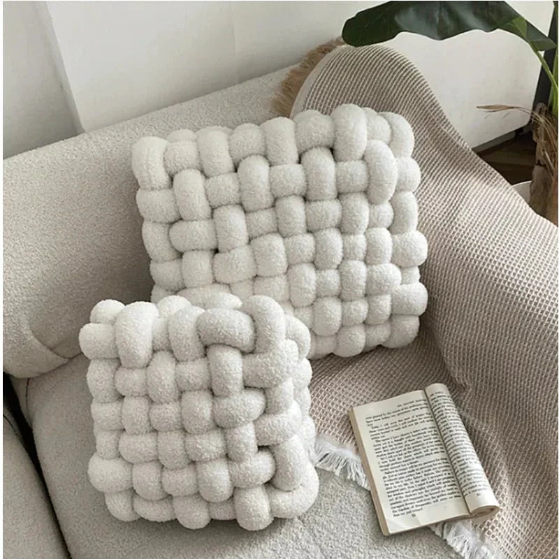 Coussin décoratif noué en coton pelucheux doux | Coussin d’assise décoratif au design scandinave pour le salon et la chambre | Sansoti