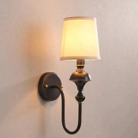 Koperen Wandlamp met Kegel Lampenkap - Enkele of Dubbele Kop - Elegant Design voor Slaapkamer en Gang | Sansoti